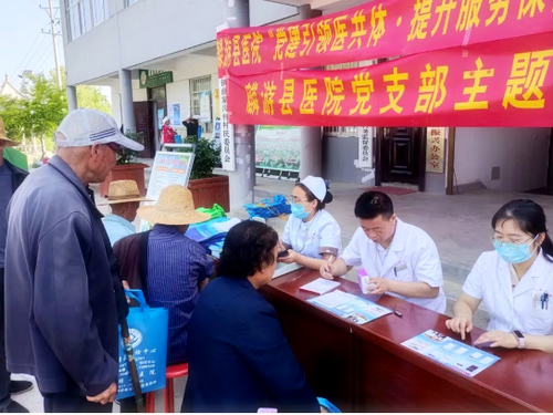 麟游县医疗保障局组织县医院专家赴丈八镇开展义诊活动