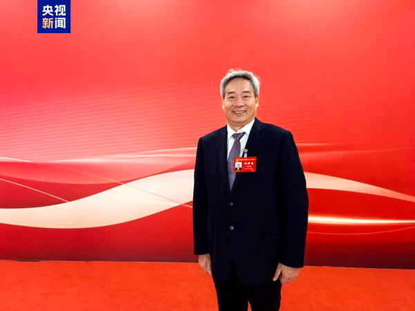 银针不离身、AI开药方:这位中医代表在两会提了些啥？