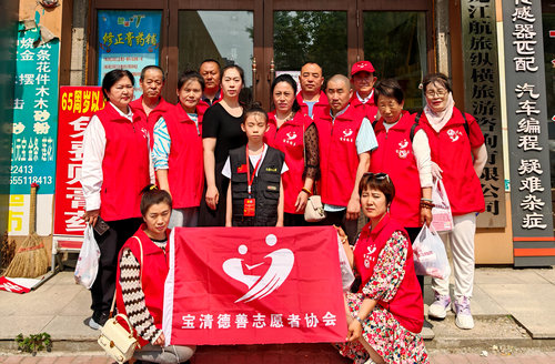 仁久生物公司携宝清县德善志愿者协会举办端午节关爱志愿者活动